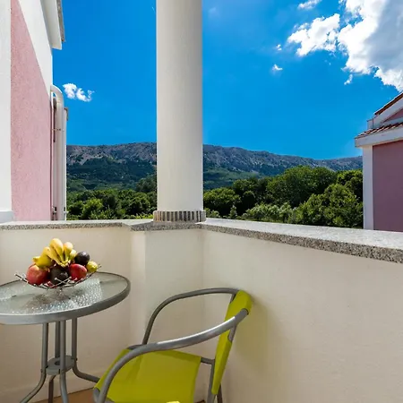 Apartment With Balcony And Mountain View Oleandra 5 Baska (Krk)