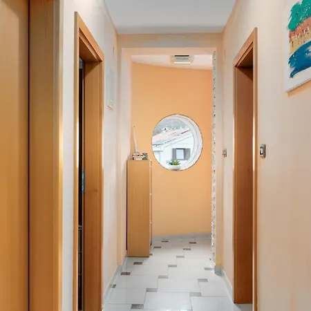 With Balcony And Mountain View Oleandra 5 Appartamento Baška