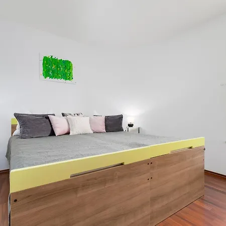 With Balcony And Mountain View Oleandra 5 アパート バスカ