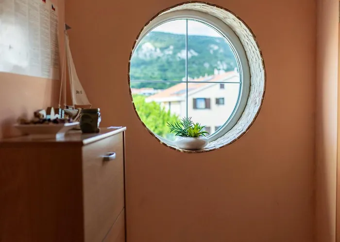 Lägenhet With Balcony And Mountain View Oleandra 5 Baška