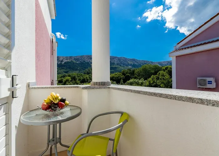 With Balcony And Mountain View Oleandra 5 * Baška