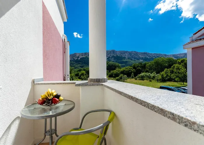 With Balcony And Mountain View Oleandra 5 Lägenhet Baška