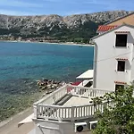 With Balcony And Mountain View Oleandra 5 * Baska (Krk)