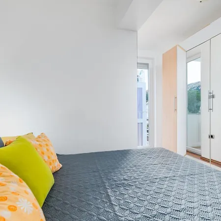 Lägenhet With Balcony And Mountain View Oleandra 5