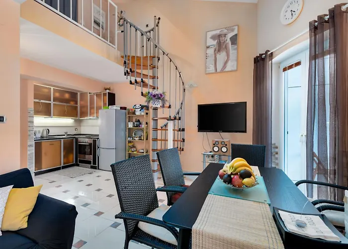 With Balcony And Mountain View Oleandra 5 *