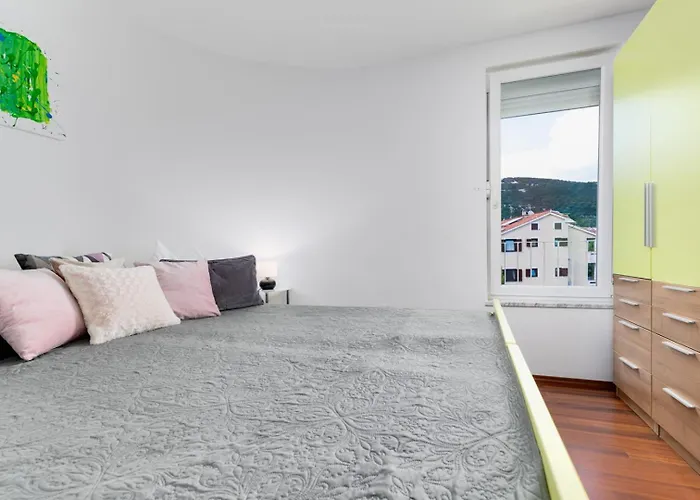 With Balcony And Mountain View Oleandra 5 *