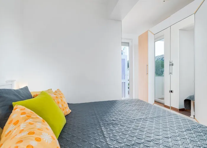 Lägenhet With Balcony And Mountain View Oleandra 5