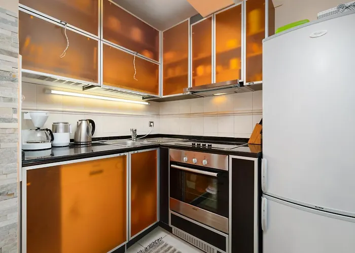 Lägenhet With Balcony And Mountain View Oleandra 5 *