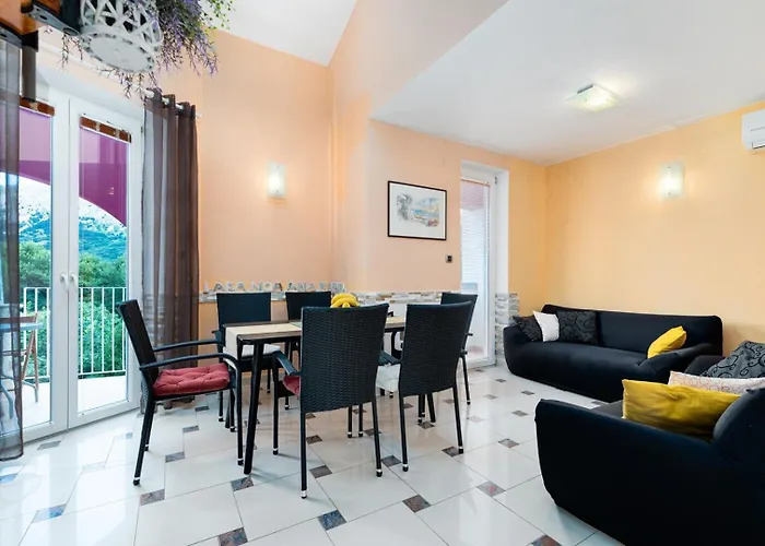 Διαμέρισμα With Balcony And Mountain View Oleandra 5 *