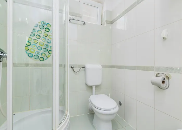 With Balcony And Mountain View Oleandra 5 * Baška