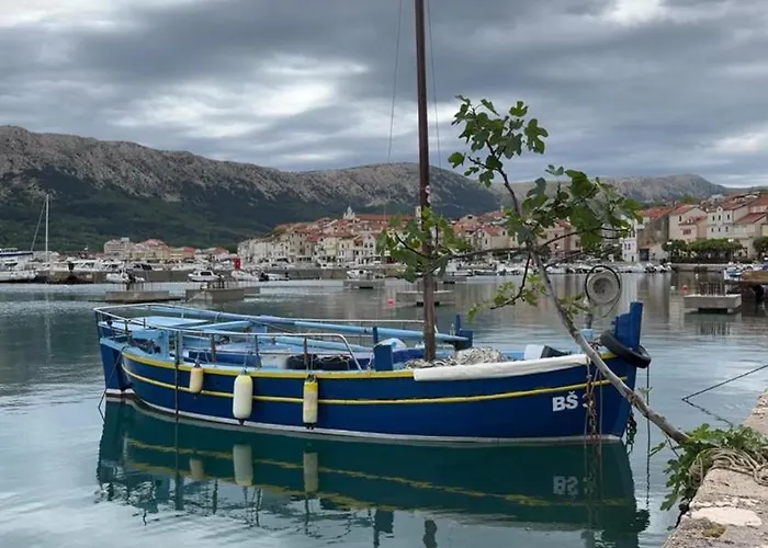With Balcony And Mountain View Oleandra 5 * Baška