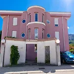With Balcony And Mountain View Oleandra 5 Apartament