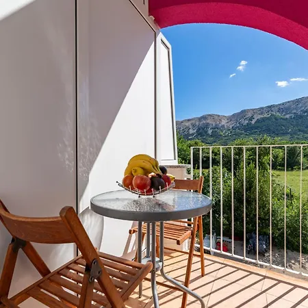 With Balcony And Mountain View Oleandra 5 * Baška