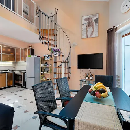 With Balcony And Mountain View Oleandra 5 *