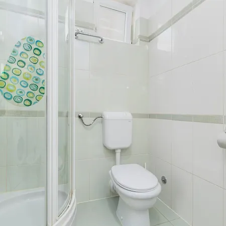 With Balcony And Mountain View Oleandra 5 * Baska (Krk)