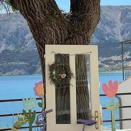 Apartment With Balcony And Mountain View Oleandra 5 *