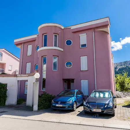 Apartment With Balcony And Mountain View Oleandra 5